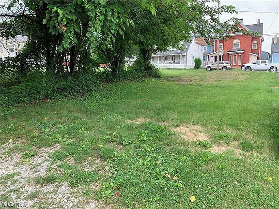 2nd image of 715 Walnut St