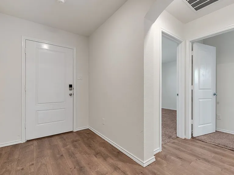 722 Windmill St — Photo 4