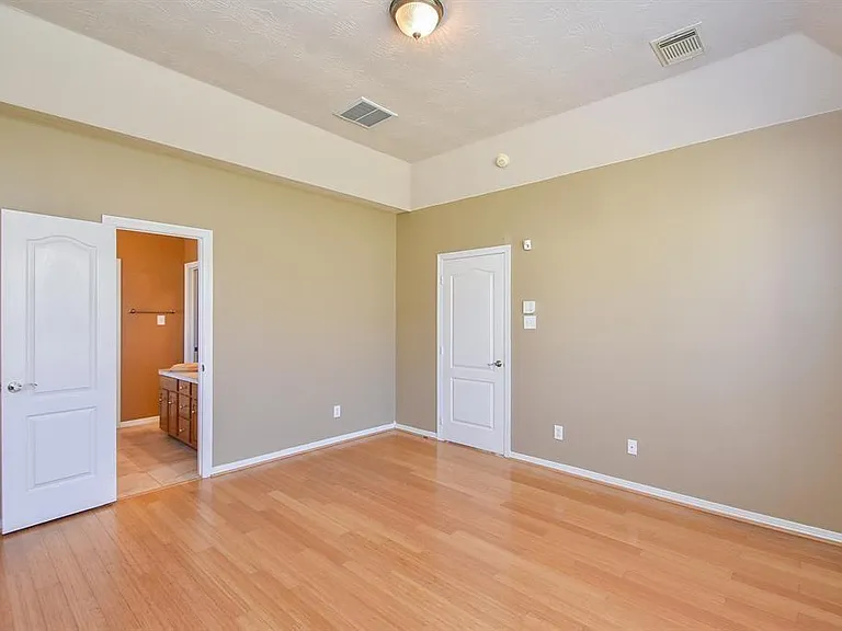 2811 Little Spring Cir — Photo 9