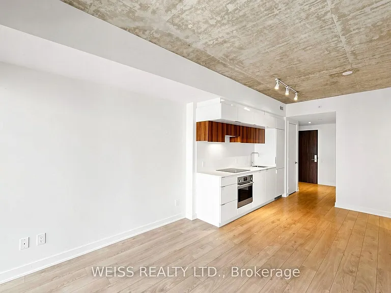 185 Roehampton Ave #520 — Photo 11