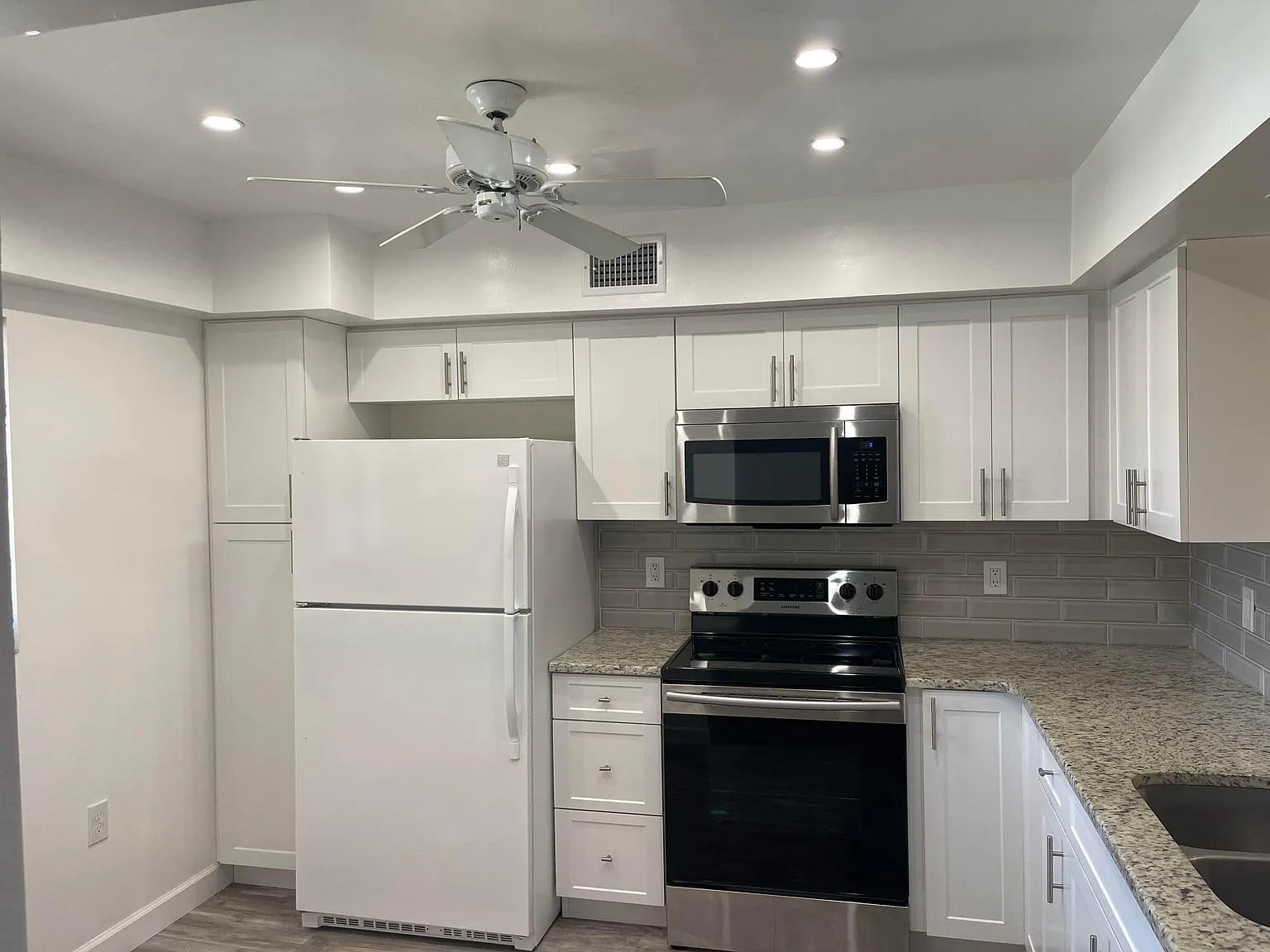 2 bed, 1075 sqft, $1,900 — Photo 3