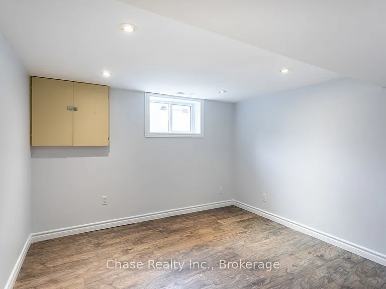 402 Guelph Line — Photo 20