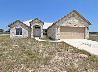 200 Lakeview Cir, La Vernia, TX 78121