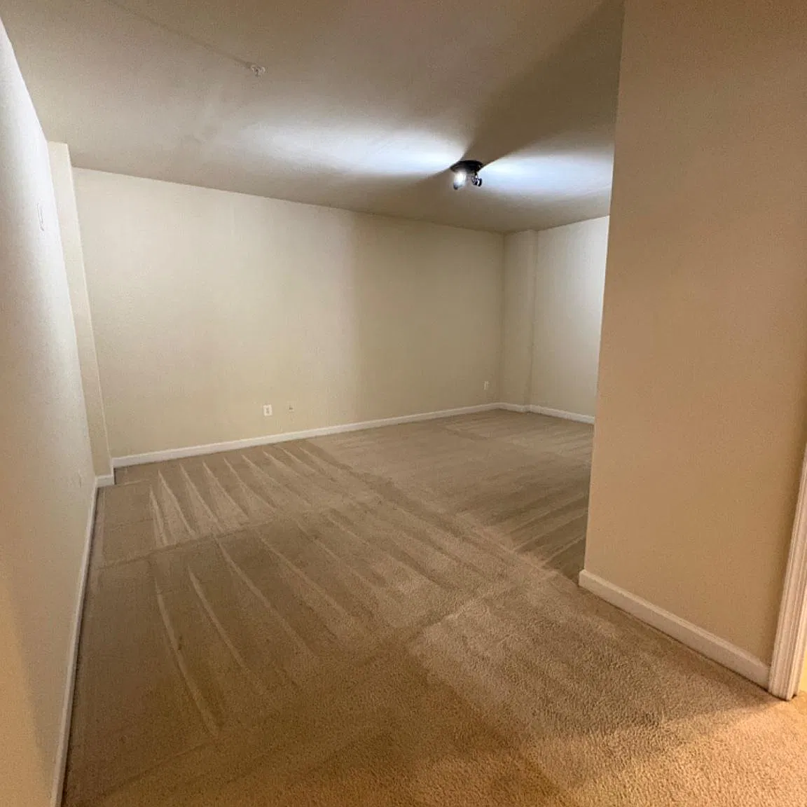 4 bed, 4.0 bath, 1546 sqft, $3,000 — Photo 2