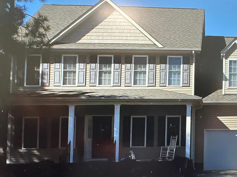 311 Pinecroft Dr — Photo 3
