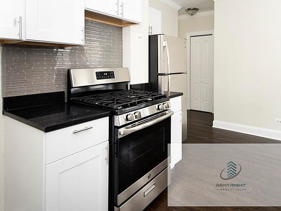 3rd image of 3815-23 N Greenview Ave #3821-2E