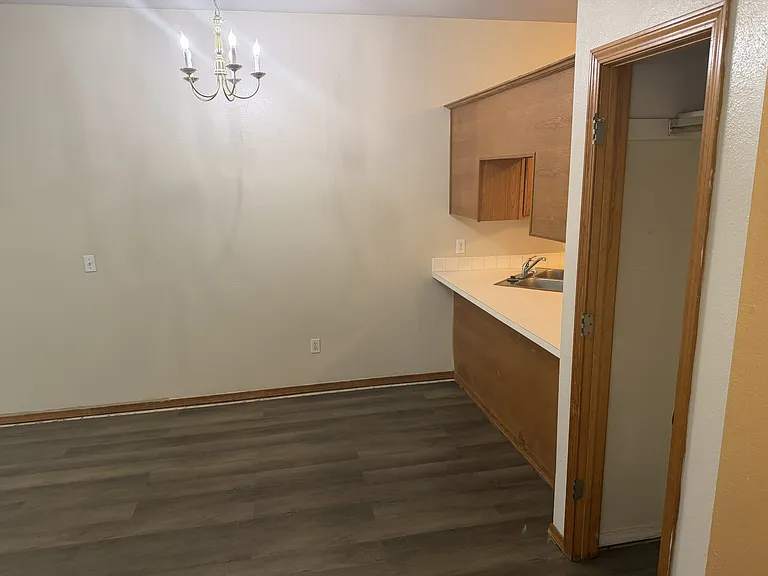 2424 N Keller Dr — Photo 10