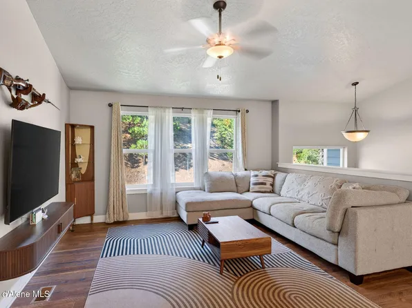 205 Old Farm Rd, Pinehurst, ID 83850
