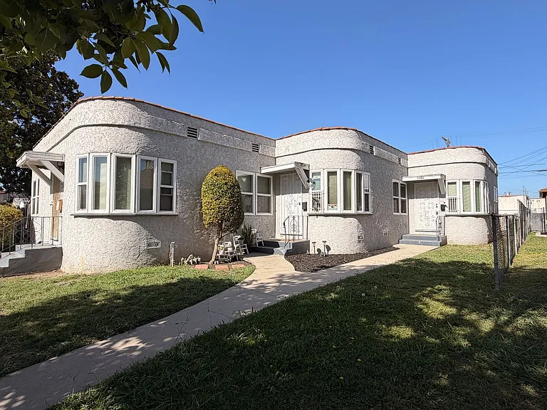 6415 S Van Ness Ave — Photo 1