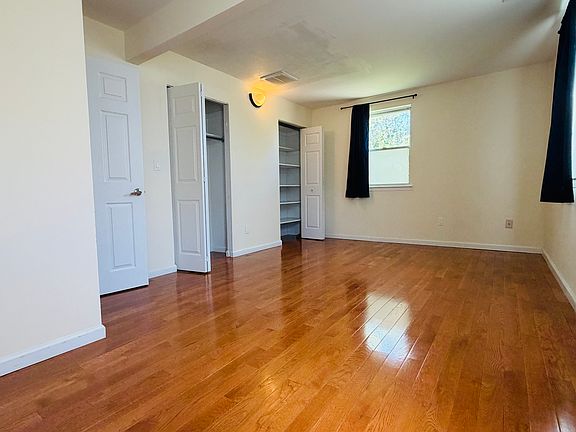 5th image of 68-33 Cloverdale Ln #6833