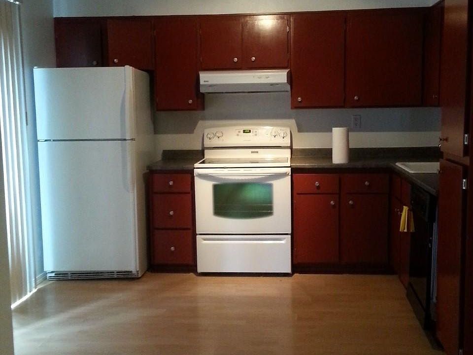 2nd image of 5415 Broadway