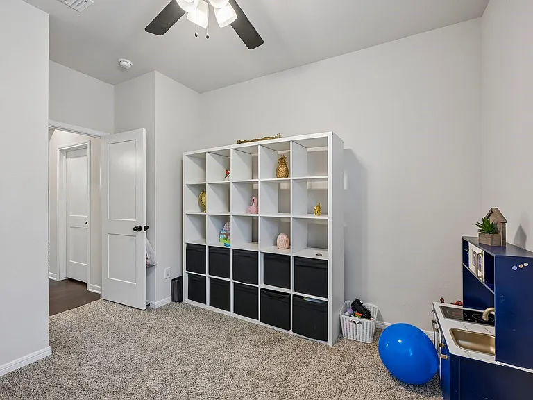 716 Killam Dr — Photo 20