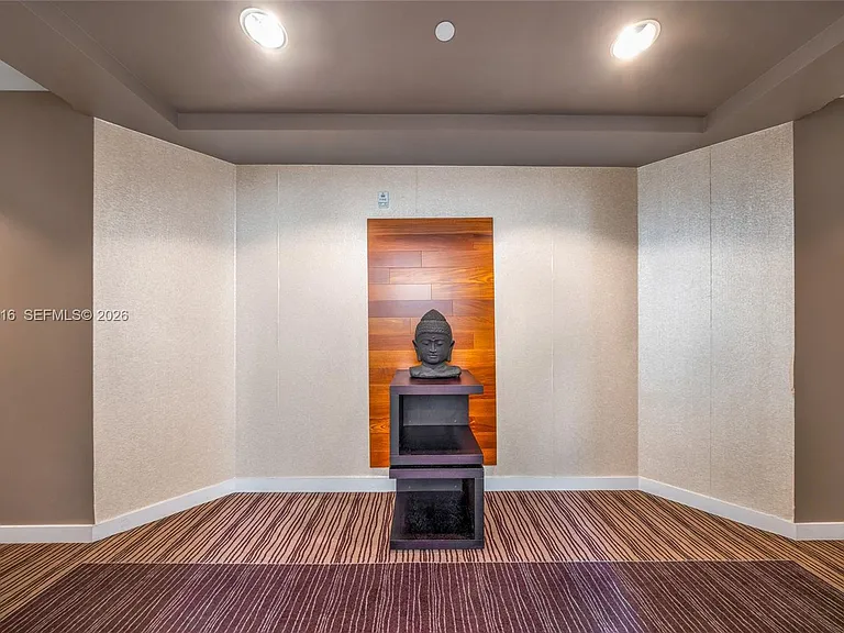 7928 East Dr #305 — Photo 28