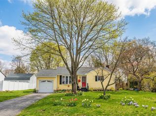 9 Amherst Rd, West Sayville, NY 11796