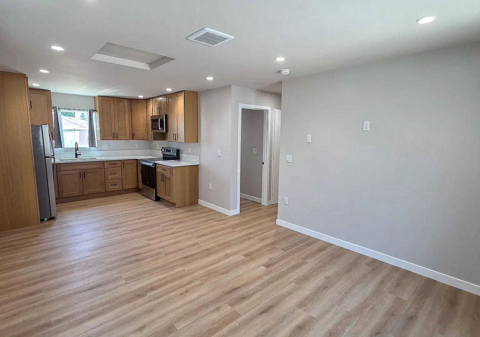 r7651 — Photo 3