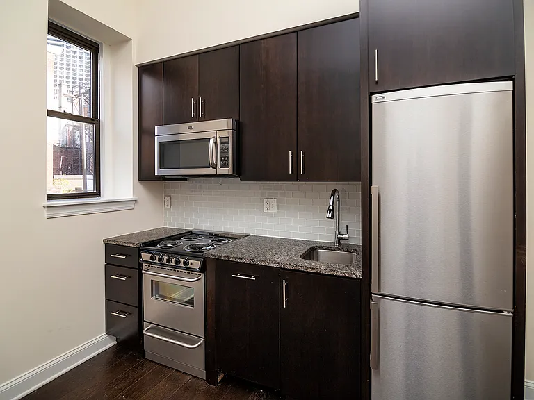 115 S 21st St #103 — Photo 6