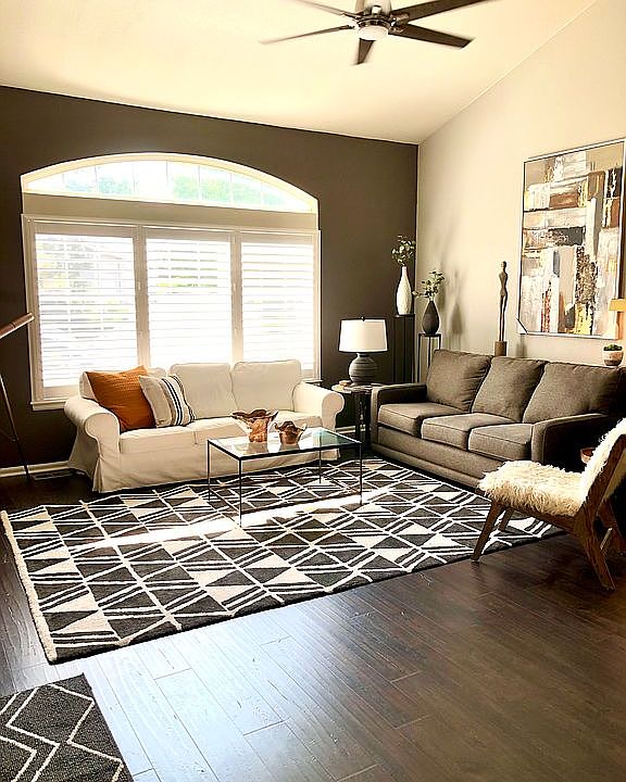 Living room 17 x 15