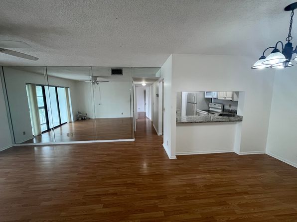618 Sea Pine Way APT C2