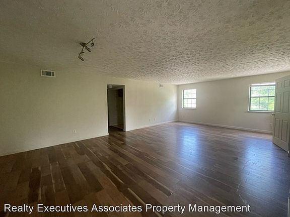 4th image of 3015 Marble Hill Blvd