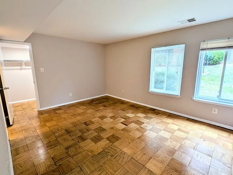 11309 Commonwealth Dr #T2 — Photo 13