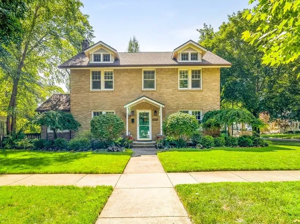 2040 Clinton St, Rockford, IL 61103