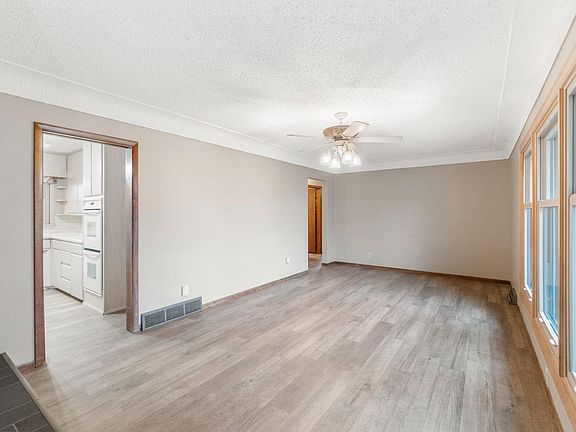 4th image of 3004 Hillcrest Dr