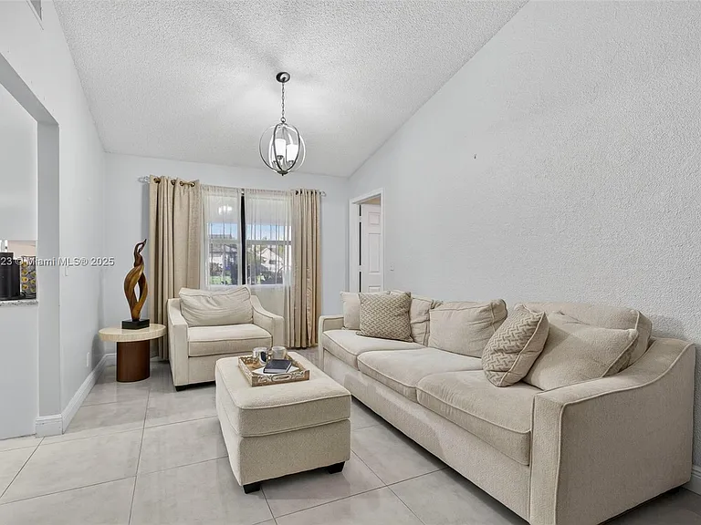 100 Miramar Ave — Photo 25