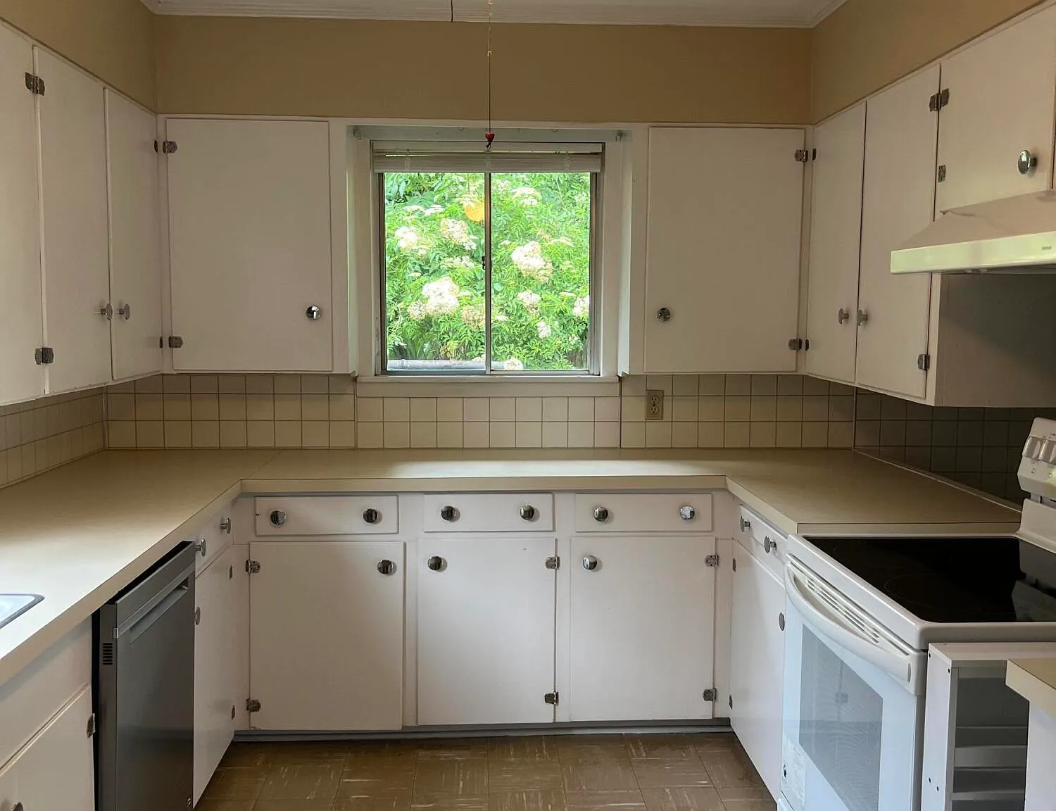 3 bed, 1.0 bath, 1200 sqft, $1,500 — Photo 2