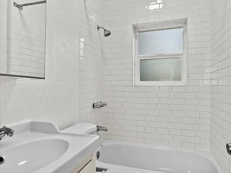 Madison Apartments — Photo 5