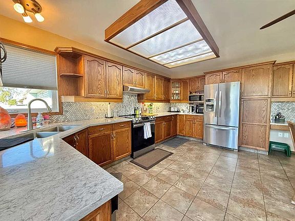 4th image of 379 SE Collinge Rd