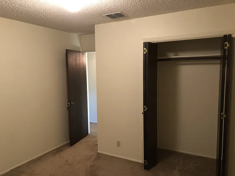 914 W Meadowmere Ln — Photo 18