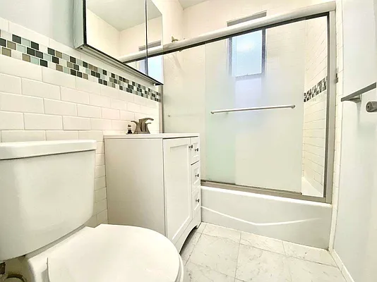 Rented by Astoria Realty | media 21