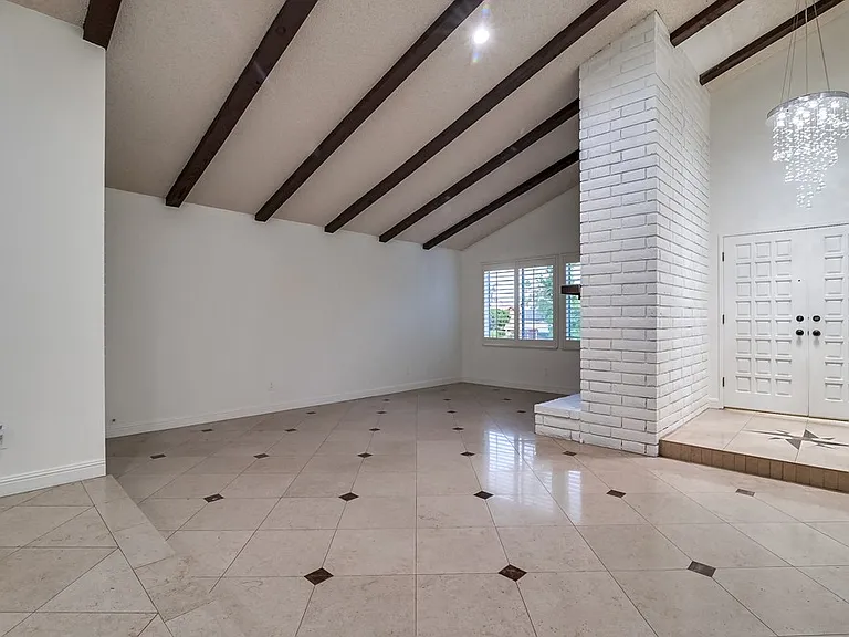 929 Darlene Ct — Photo 11