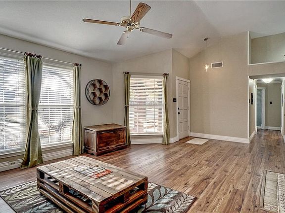 3rd image of 1641 Autumn Breeze Ln