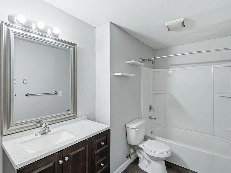 River Court Apartments - Updated Units With A View! — Photo 42