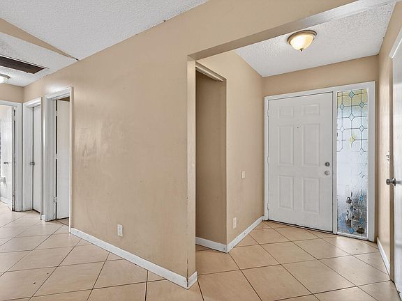 4th image of 184 Greentree Circle