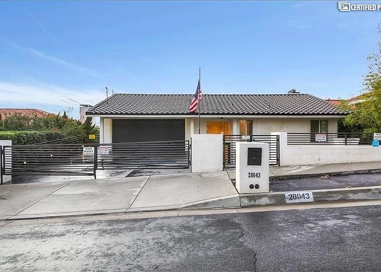 28043 Lobrook Dr — Photo 1