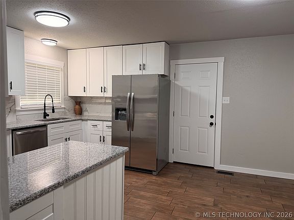 4th image of 2516 Dakota Ave