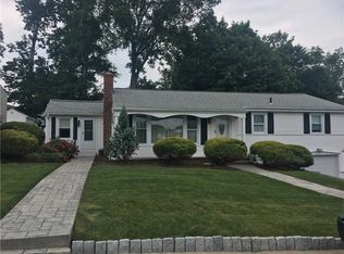 33 Scenic Dr, Cranston, RI 02920