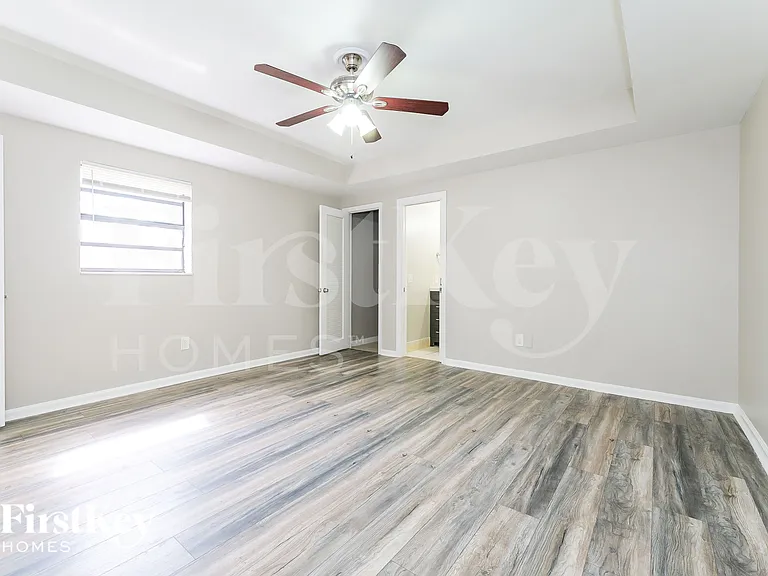 1389 Meadowbrook Dr — Photo 9