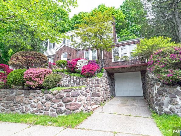 85 Paulin Blvd, Leonia, NJ 07605