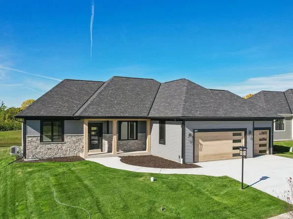 3904 White Oak WAY, Waukesha, WI 53188