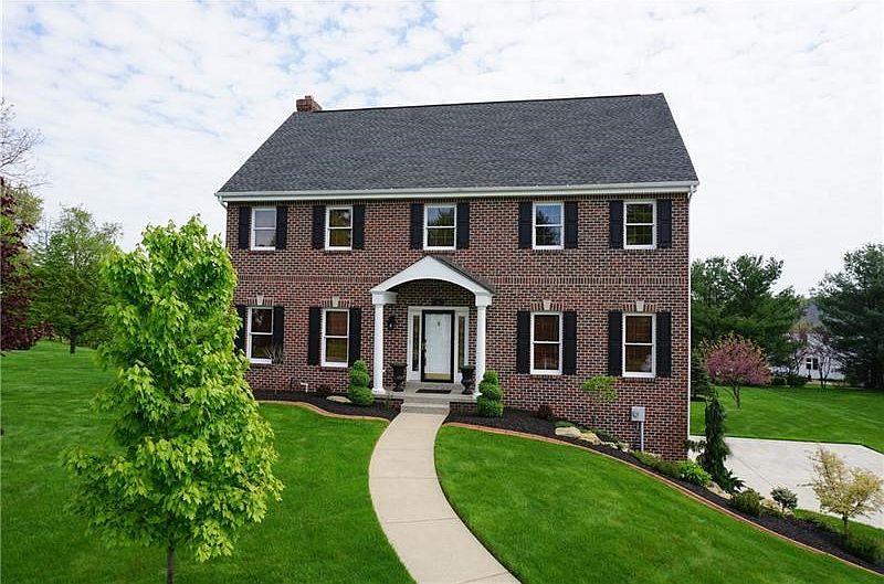 Welcome to 611 Redwood Court!