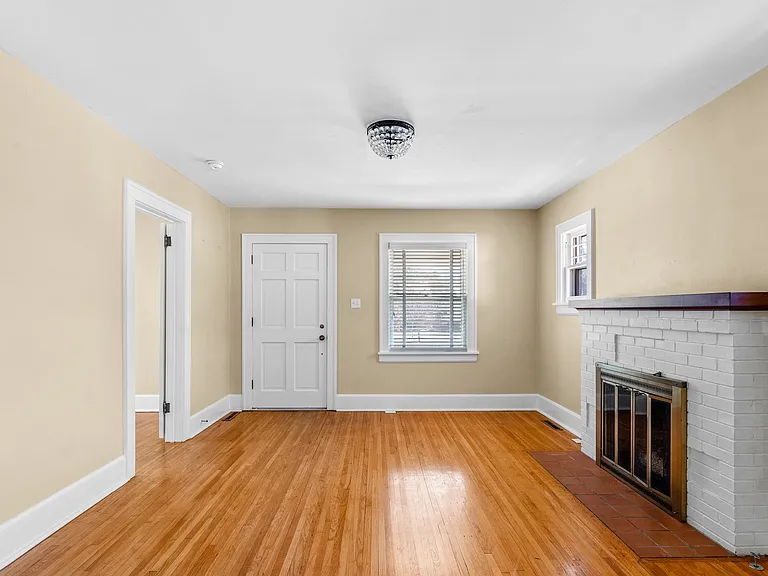 523 E Delmar St — Photo 5