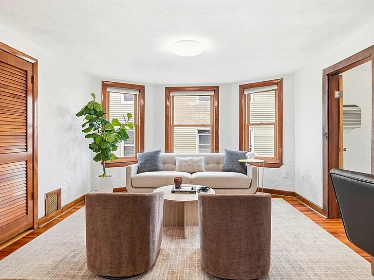 77 Swan St #2 — Photo 6