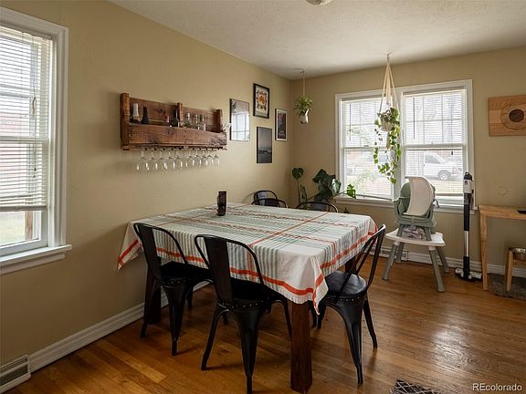 4th image of 2880 Oneida Street