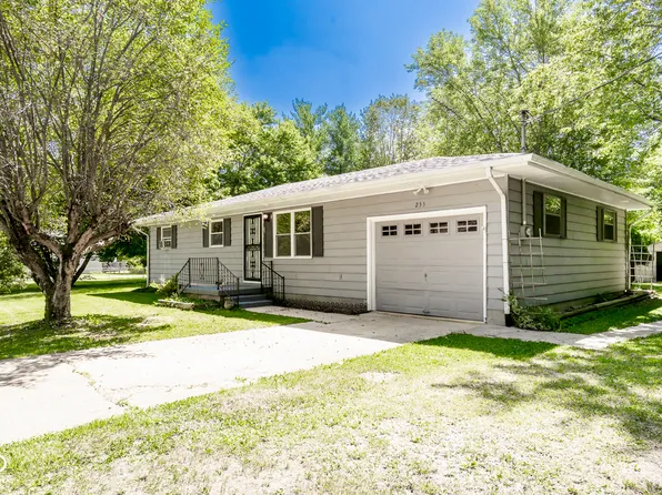 233 W Berna Dr, Scottsburg, IN 47170
