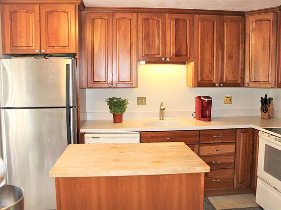 2nd image of 21 Bellwood Cir #21