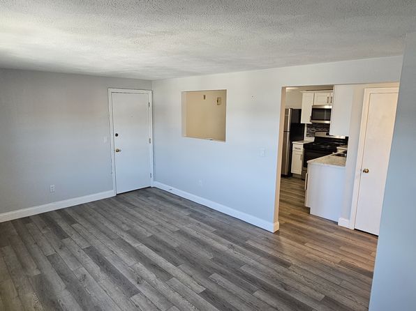 9 Cynthia Dr APT 5