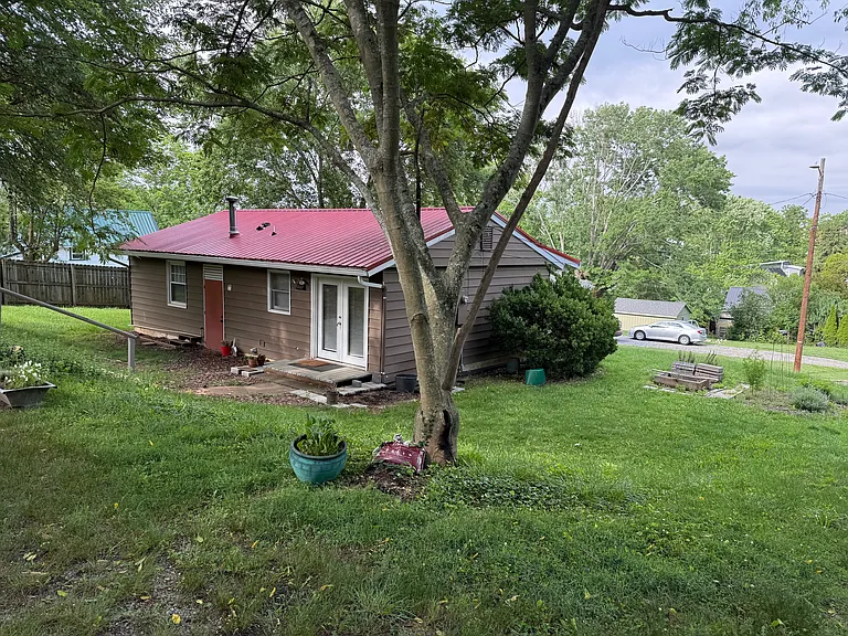 5 Woodrow Pl — Photo 1